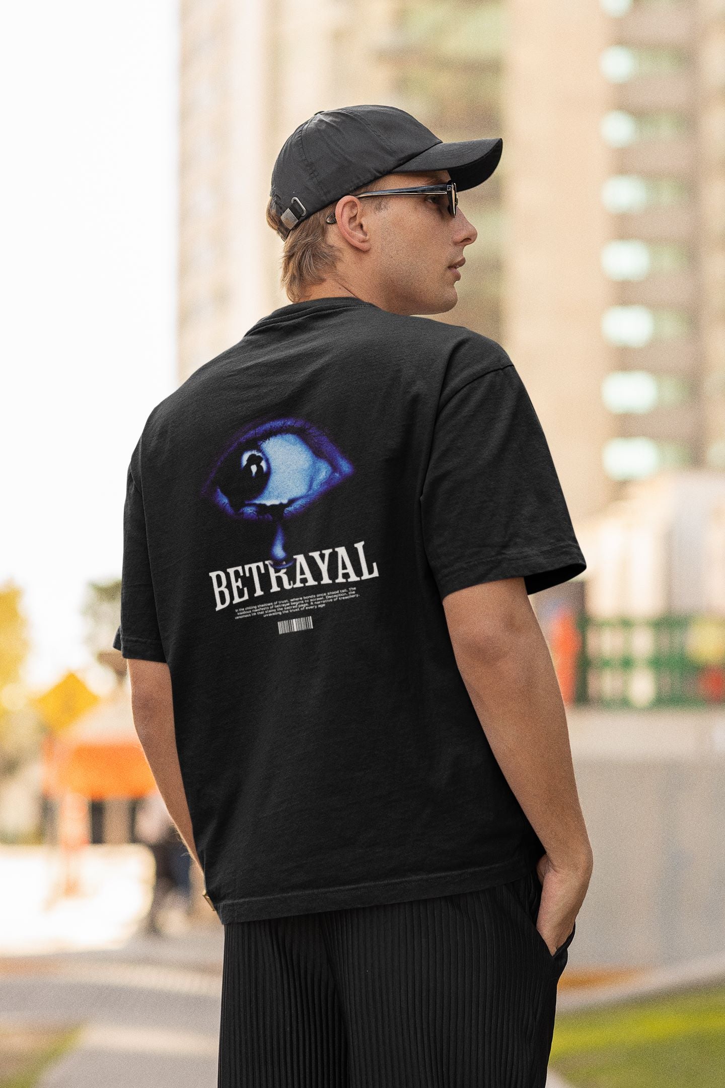 BETRAYAL - Oversized T-shirt